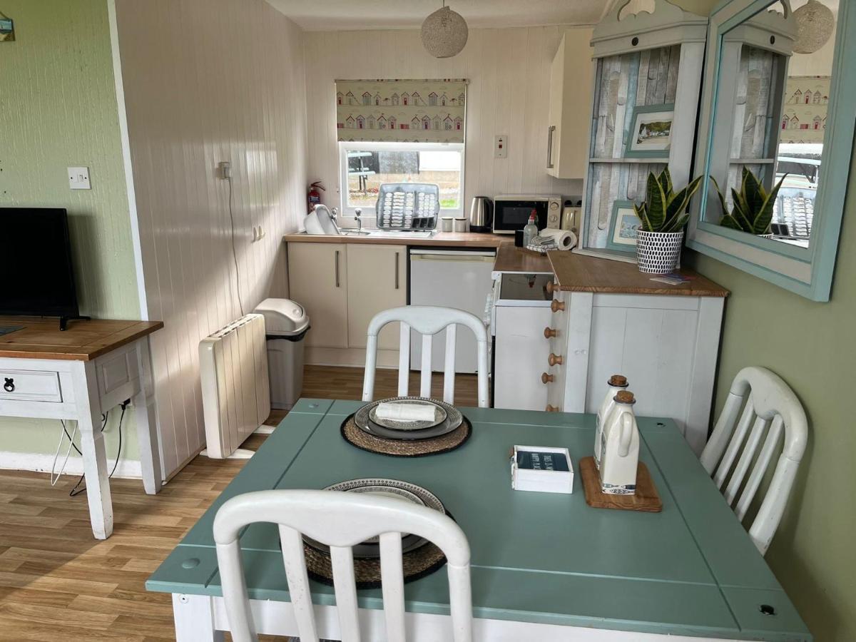 Entire Cozy Chalet In Bideford Bay Holiday Park 외부 사진